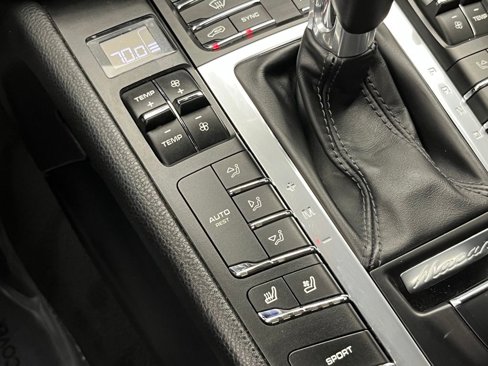 Used 2017 Porsche Macan Turbo image 16