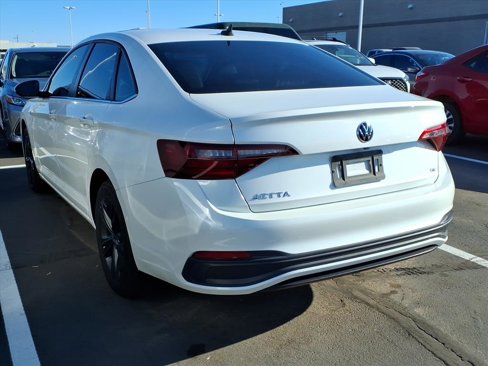 Used 2022 Volkswagen Jetta SE image 4