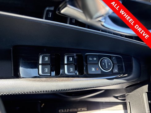 Used 2019 Kia Sorento LX w/ LX Convenience Package image 13