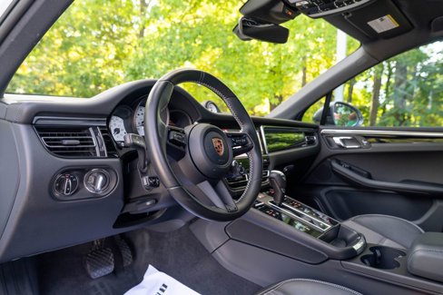 Certified 2023 Porsche Macan Turbo image 4