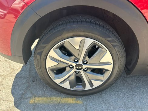 Used 2022 Kia Niro EX image 31