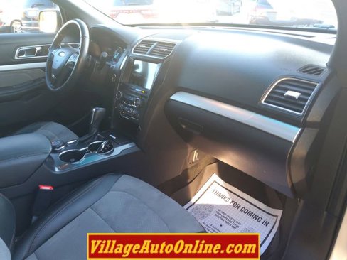Used 2017 Ford Explorer XLT w/ Equipment Group 202A image 28