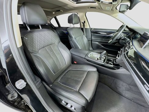 Used 2019 BMW 740i w/ Executive Package image 31