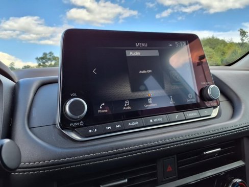 Used 2023 Nissan Rogue SV image 16