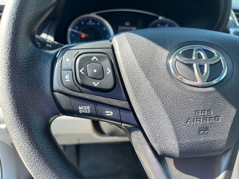 Used 2017 Toyota Camry LE image 14