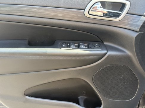 Used 2021 Jeep Grand Cherokee Laredo X image 29