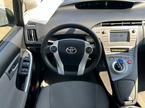 Used 2014 Toyota Prius Plug-In Hybrid image 9