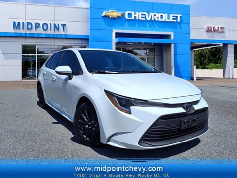 Used 2025 Toyota Corolla LE image 1