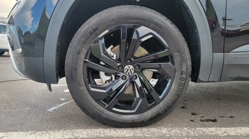 Used 2023 Volkswagen Atlas SE w/ Black Wheel Package image 13