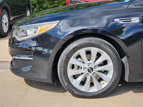 Used 2018 Kia Optima LX w/ 17" Alloy Wheels Package image 8