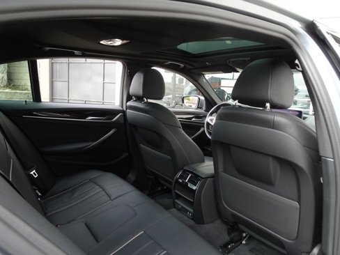 Used 2021 BMW 540i w/ M Sport Package image 15