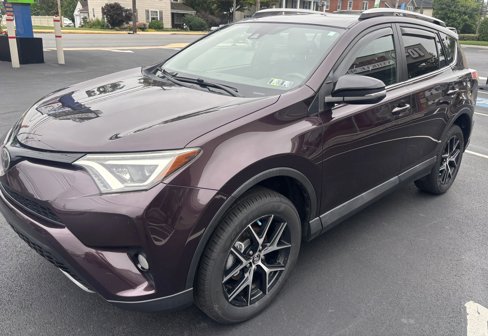 Used 2017 Toyota RAV4 SE image 2