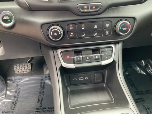 Used 2024 GMC Terrain SLE image 18
