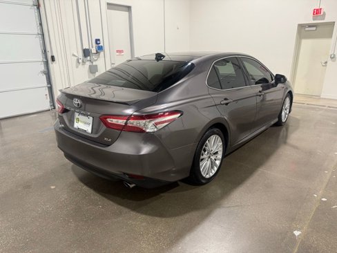 Used 2020 Toyota Camry XLE image 5
