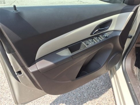 Used 2016 Chevrolet Cruze LT image 9