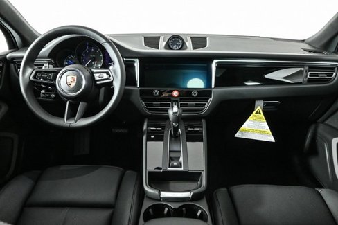 Certified 2025 Porsche Macan image 19