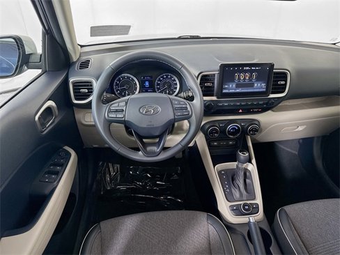 Used 2022 Hyundai Venue Limited image 15