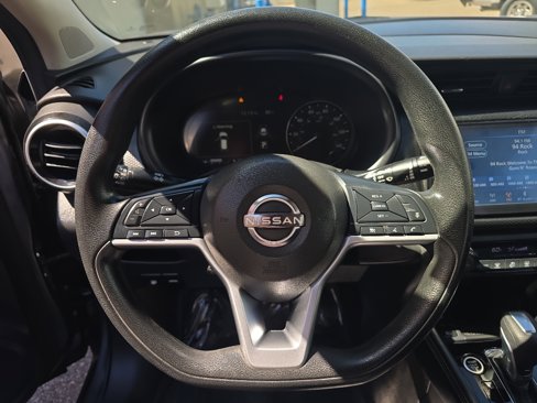 Used 2022 Nissan Kicks SV image 13