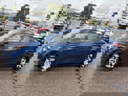 Used 2016 Hyundai Elantra SE image 2
