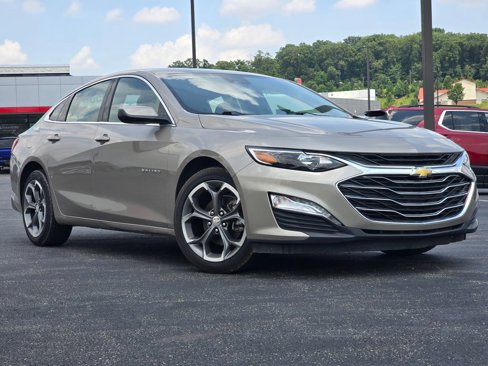 Used 2023 Chevrolet Malibu LT image 2