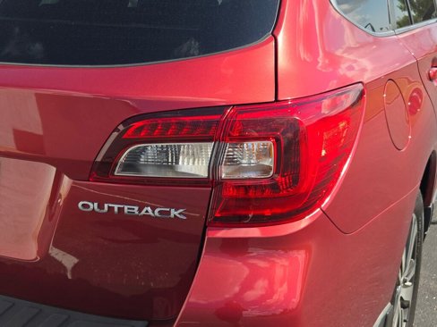 Used 2018 Subaru Outback 2.5i Limited w/ Popular Package #2 image 11