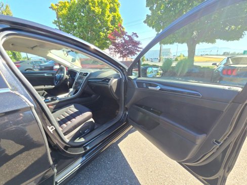 Used 2015 Ford Fusion SE w/ Equipment Group 201A image 10
