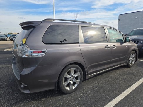 Used 2012 Toyota Sienna SE image 3