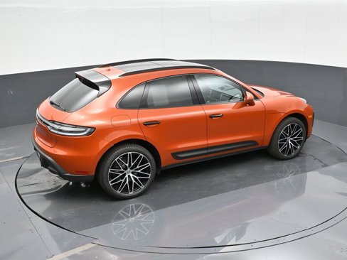 Certified 2025 Porsche Macan image 30
