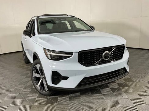 New 2026 Volvo XC40 B5 Plus w/ Protection Package Premier image 47