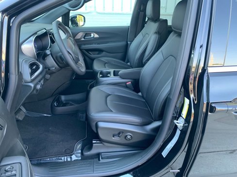 New 2026 Chrysler Pacifica Select image 13