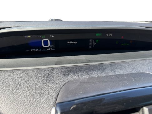 Used 2018 Toyota Prius Four image 11