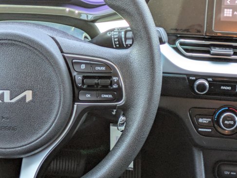 Used 2022 Kia Niro LX image 22