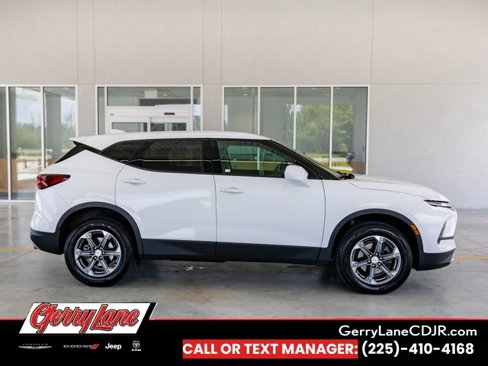 Used 2023 Chevrolet Blazer LT image 3