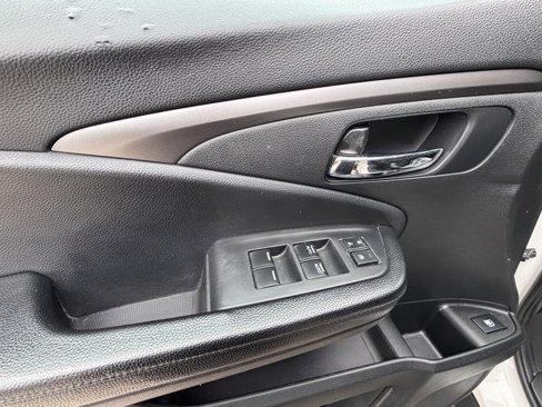 Used 2019 Honda Pilot LX image 10