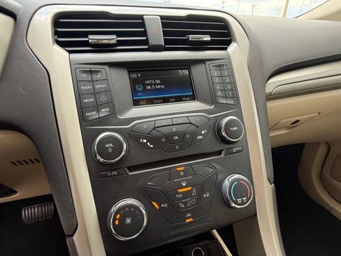 Used 2016 Ford Fusion SE image 18