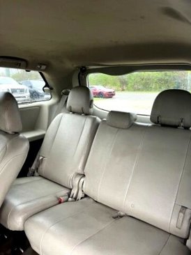 Used 2014 Toyota Sienna LE image 19