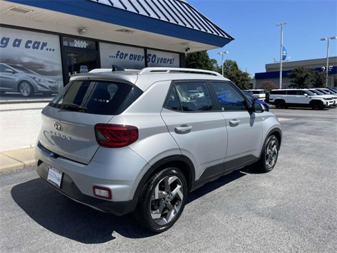 Used 2021 Hyundai Venue SEL image 6