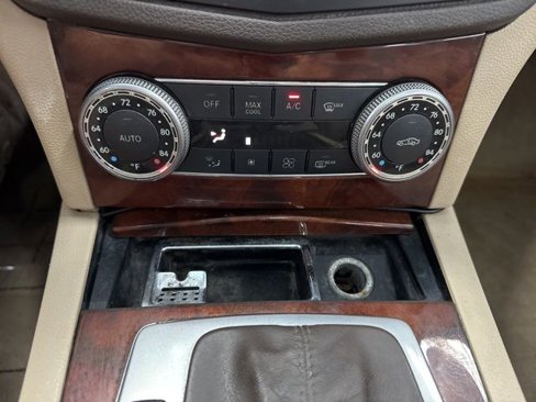 Used 2010 Mercedes-Benz C 300 4MATIC Sedan image 41