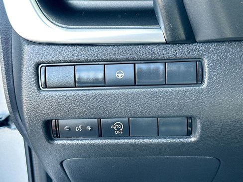 Used 2023 Nissan Rogue SV image 11
