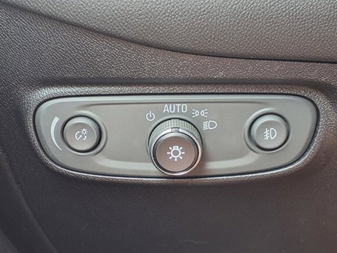 Used 2018 Chevrolet Equinox Premier image 11