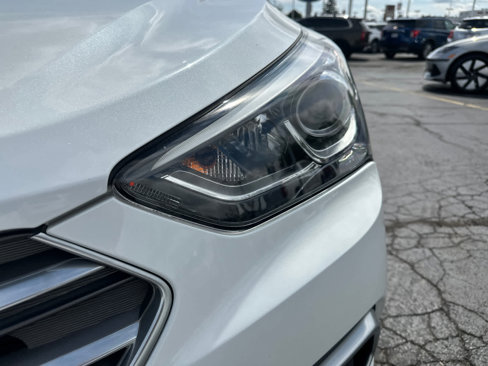 Used 2018 Hyundai Santa Fe Sport image 11