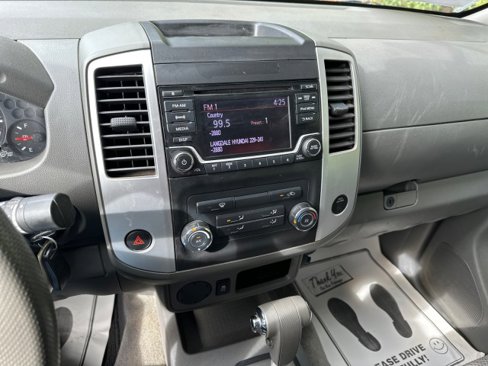 Used 2018 Nissan Frontier SV image 13