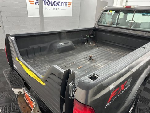 Used 2004 Ford F350 XLT image 11