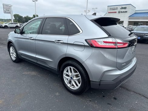 Used 2022 Ford Edge SEL image 3