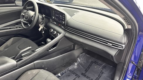 Used 2021 Hyundai Elantra SE image 31