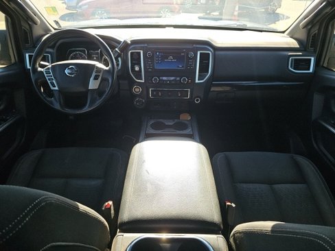 Used 2018 Nissan Titan SV w/ SV Convenience Package image 5