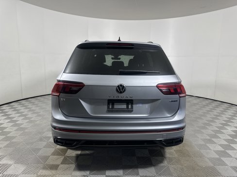 Used 2022 Volkswagen Tiguan SE R-Line image 6