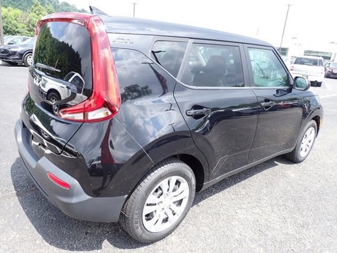 Used 2022 Kia Soul LX image 9