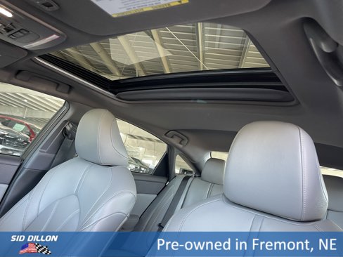 Used 2019 Toyota Avalon XLE image 7