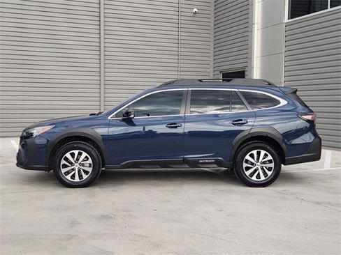 Used 2023 Subaru Outback Premium image 6